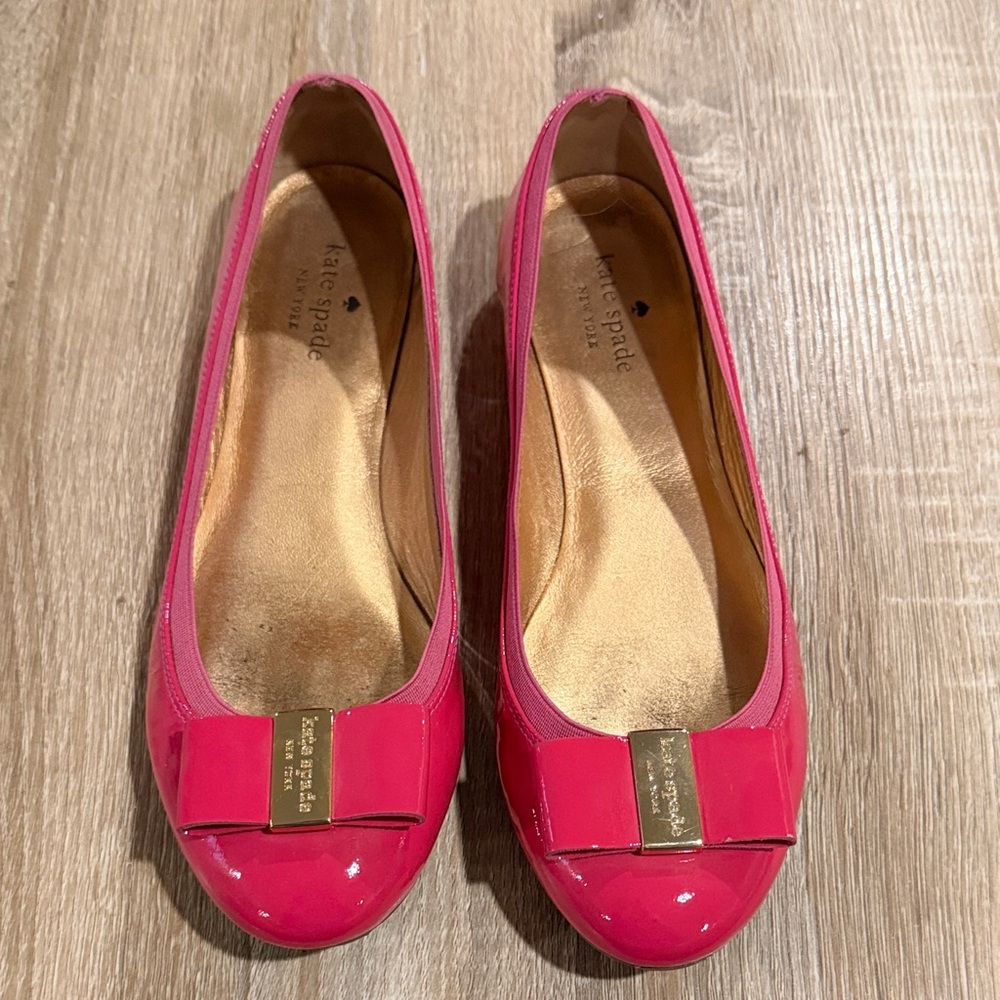 Kate Spade Fuchsia Flats with Gold Bow Size 9, great condition
